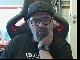 womenizzeer Cam