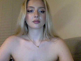 MayaDesire Cam