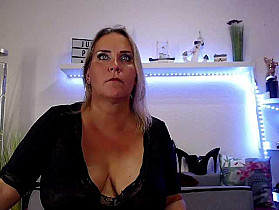 JuliaPink Cam