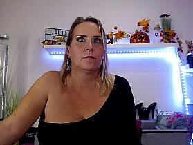 JuliaPink Cam